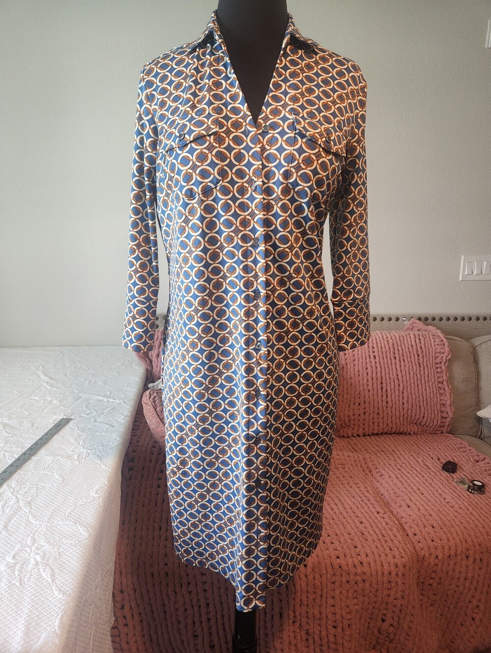 J. McLaughlin Blue and Brown Interlocking Circle Print Top